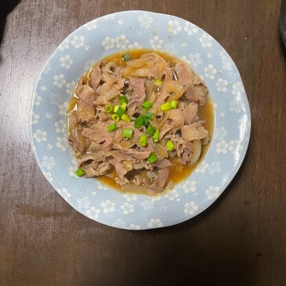 牛皿にしましたが、少し味薄い?と思って、丼にしてみたら、美味しい！
汁だく最高です！